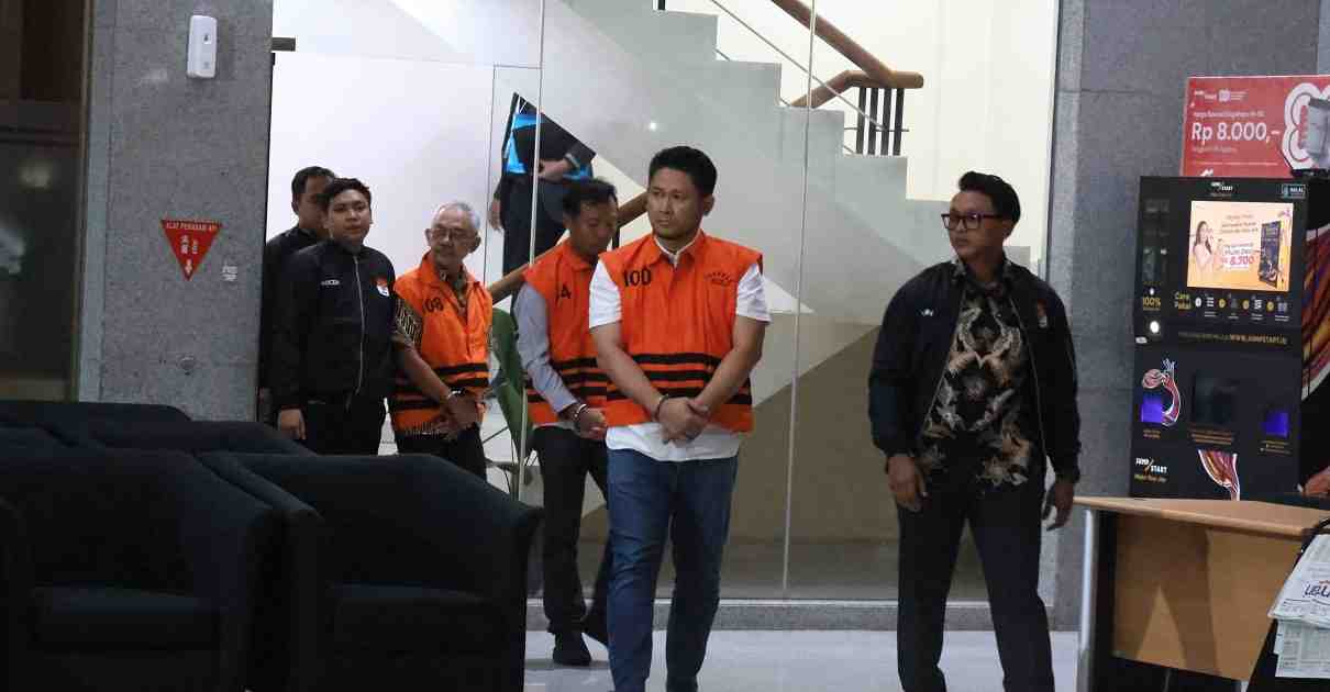 KPK Tahan Tiga Tersangka Korupsi Proyek Gedung Pemkab Lamongan, Negara Merugi Rp35,7 Miliar