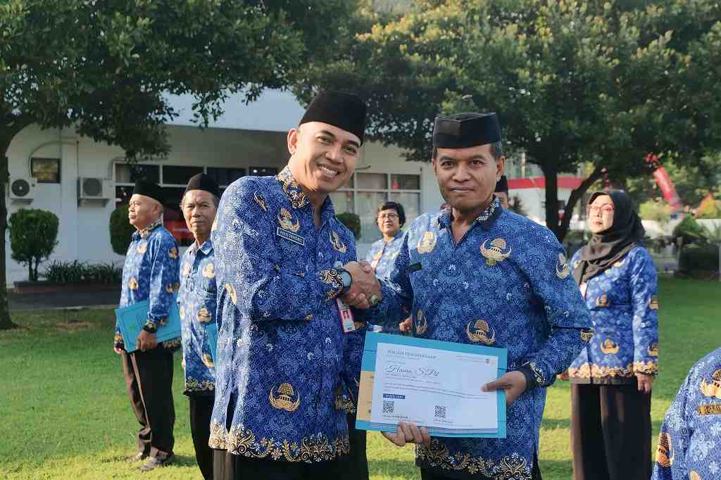Pemkab Lumajang Lepas 28 PNS Pensiun, Sekda: Pengabdian Tidak Berakhir