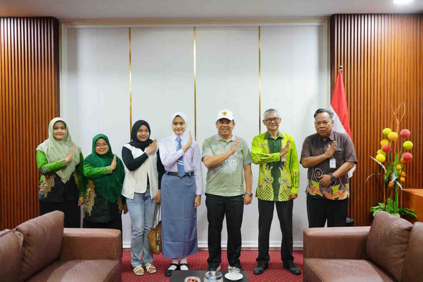 Siswi SMKN 3 Probolinggo Lolos Seleksi Nasional Paskibraka, Wali Kota Beri Dukungan Penuh