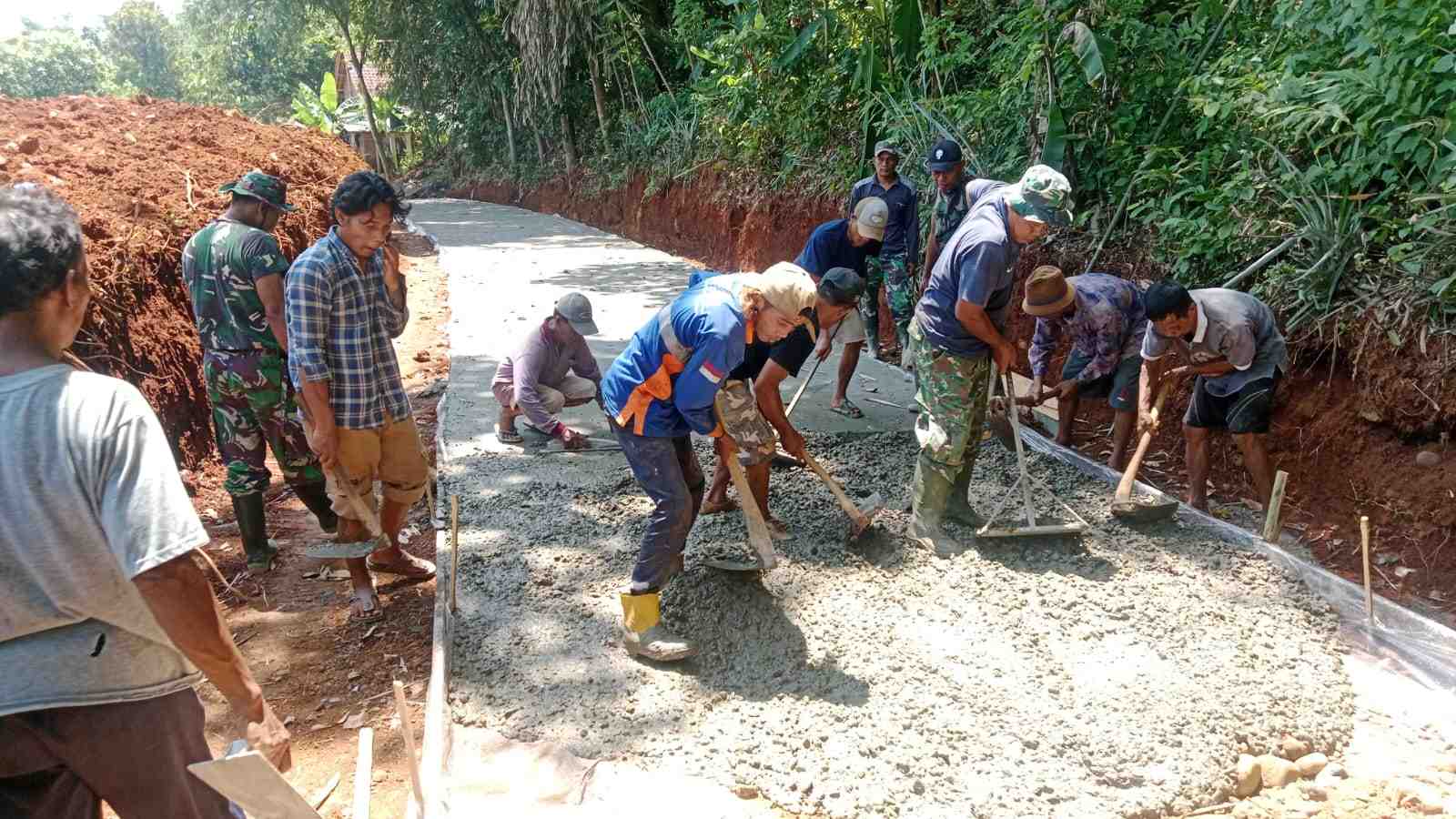 Antusiasme Warga Jadi Kunci Sukses TMMD di Batang