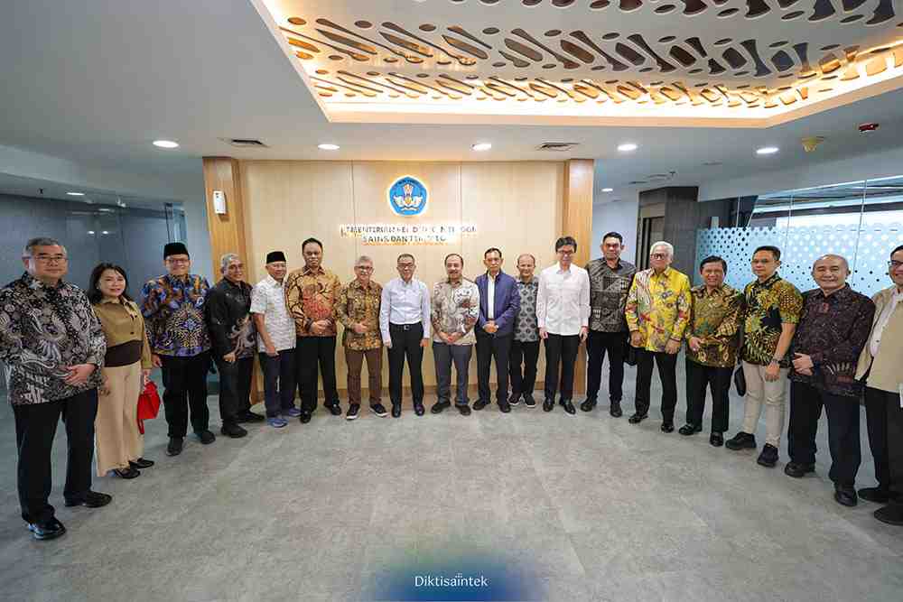Mendiktisaintek Perkuat Kolaborasi PTN-PTS untuk Tingkatkan Mutu Pendidikan Tinggi