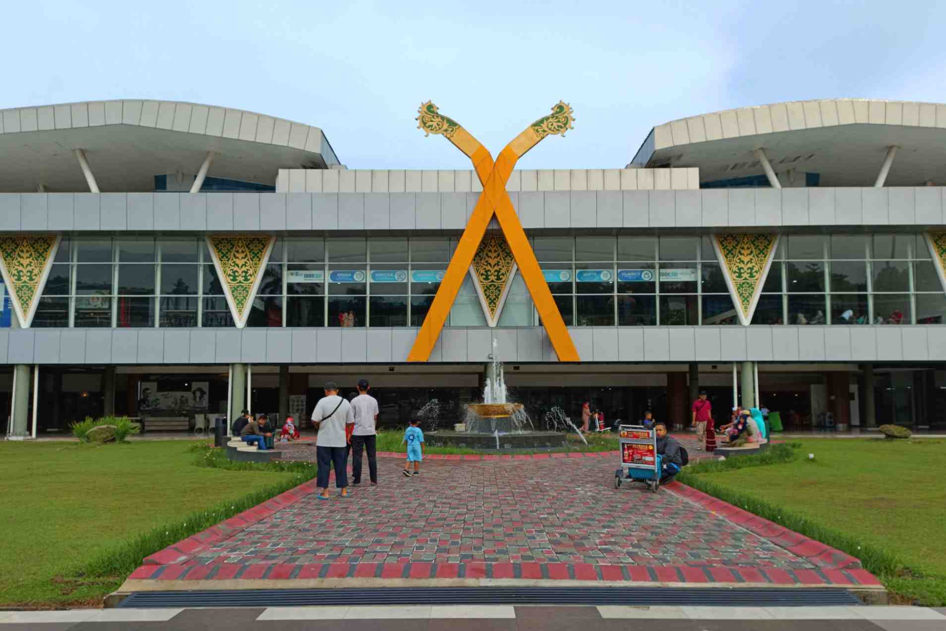 Mulai 1 Agustus 2026, Tarif Parkir Mobil di Bandara SSK II Pekanbaru Resmi Naik