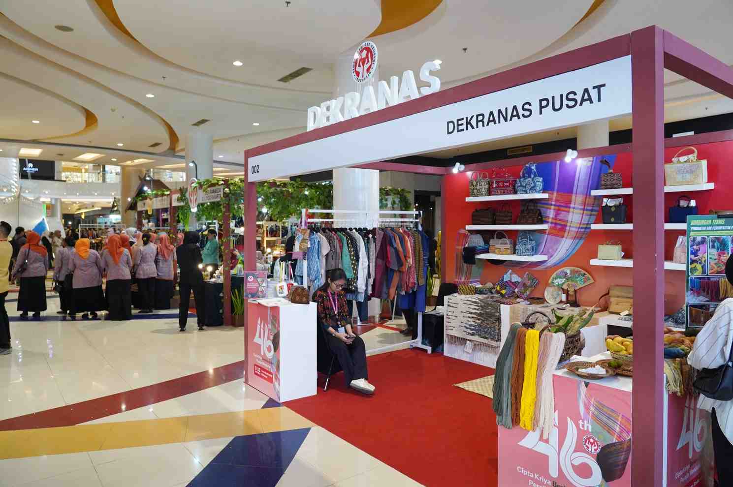 Lokan Krispi hingga Noken Papua Ramaikan Pameran HUT ke-46 Dekranas di Makassar