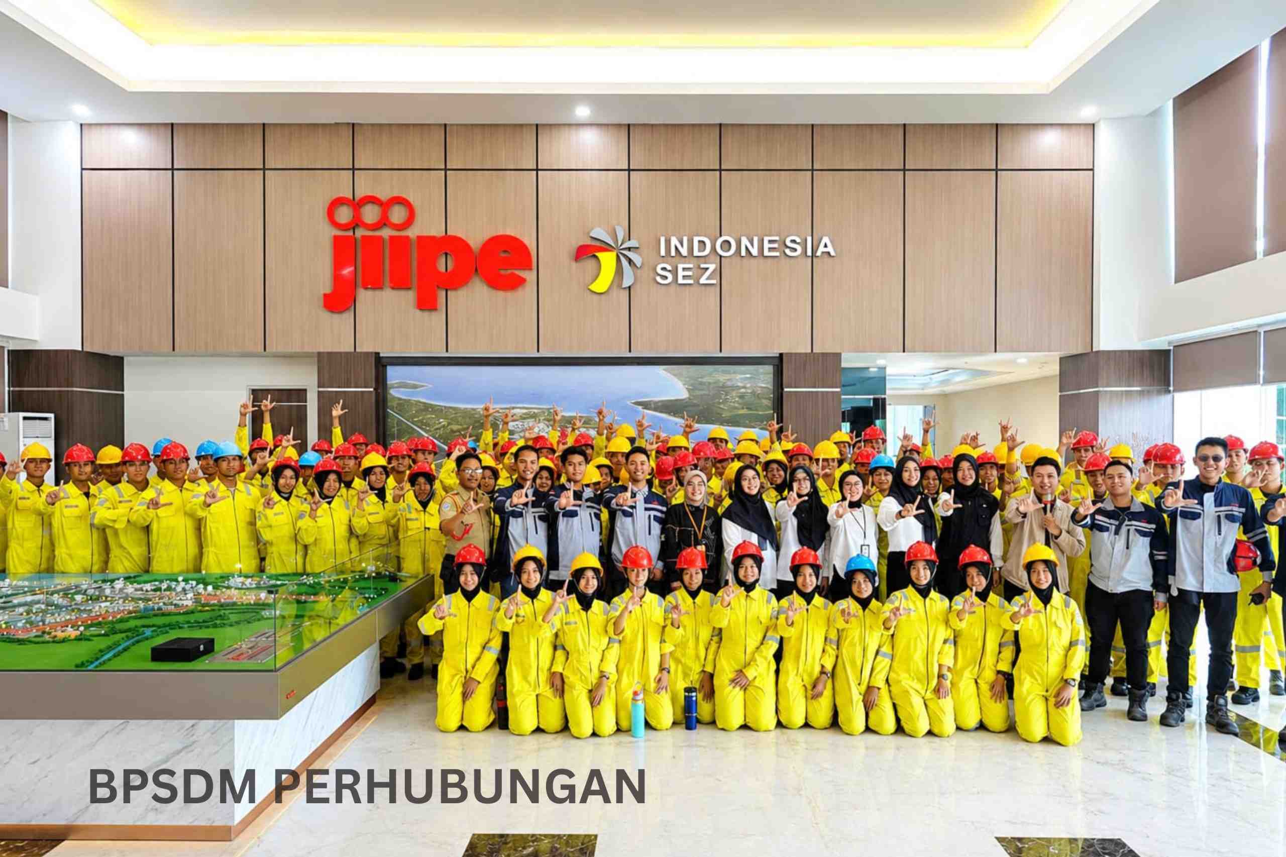 Poltekpel Surabaya Kenalkan Operasional Pelabuhan Modern kepada 106 Taruna