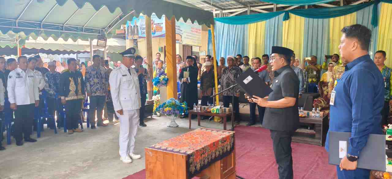 Lantik Pj. Kepala Desa,  Bupati HSU Tekankan Integritas 