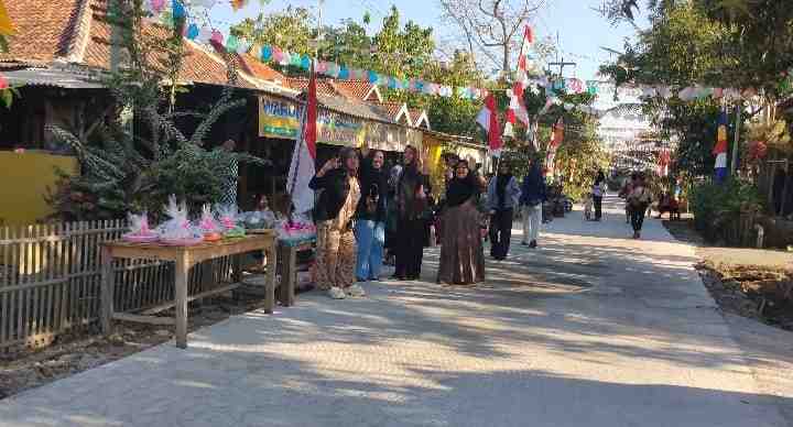 Impian  Warga Desa Temiyang  Miliki Jalan Beton Terwujud