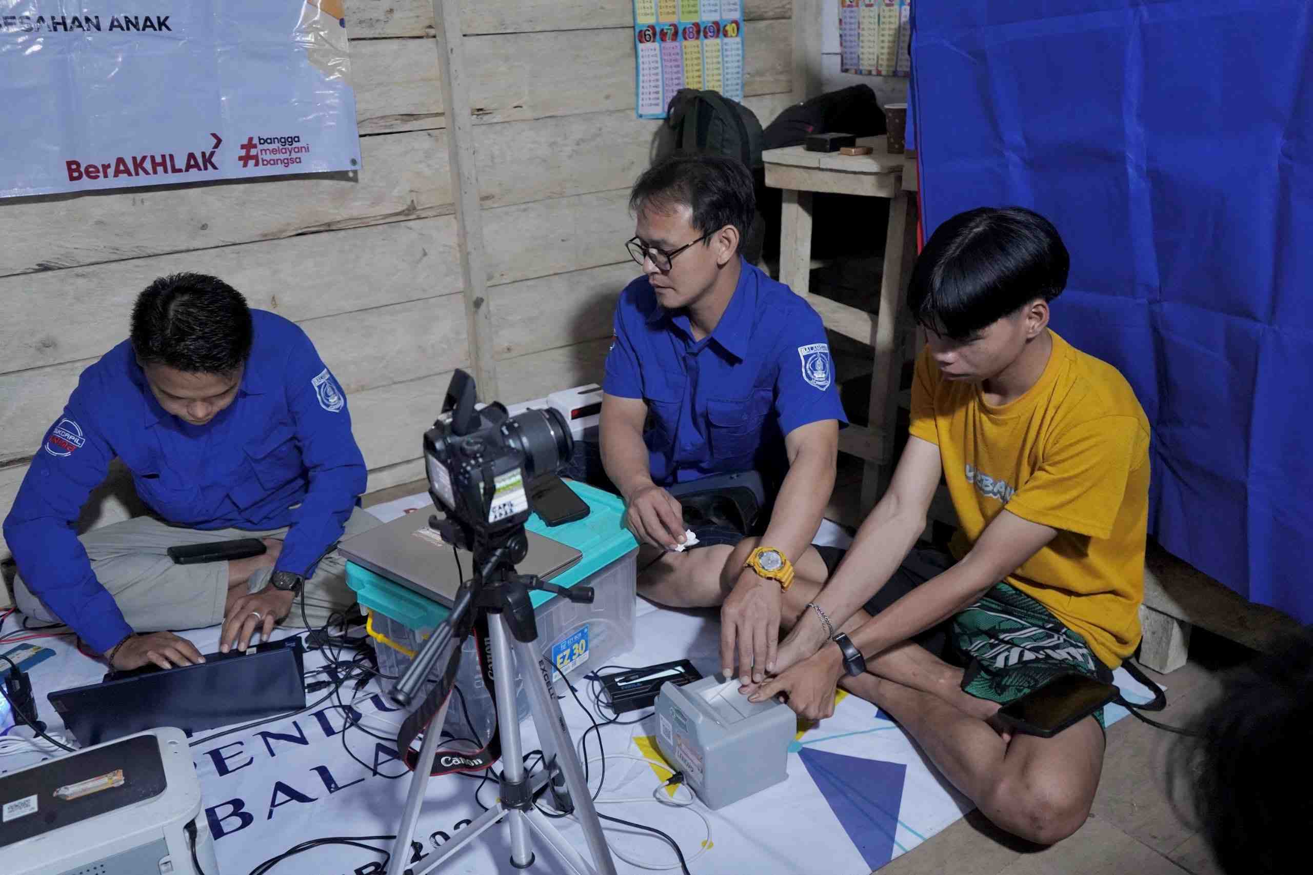 DEWA CINTA Jemput Warga Pedalaman Urus Dokumen Kependudukan