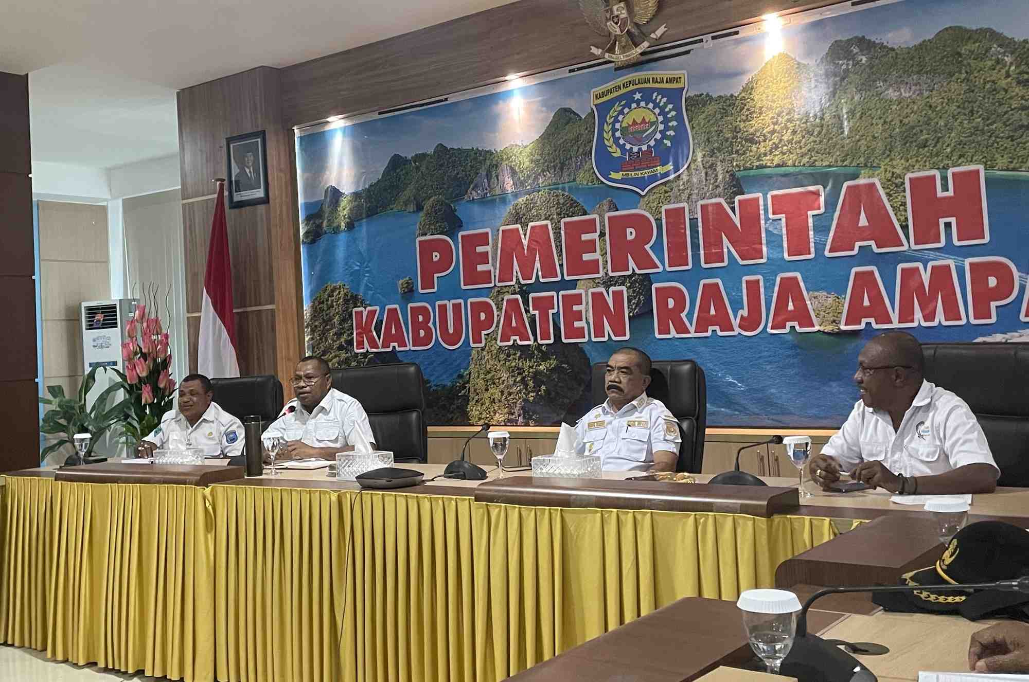 Bupati Raja Ampat Tekankan Disiplin dan Pelayanan Prima kepada Kepala Distrik