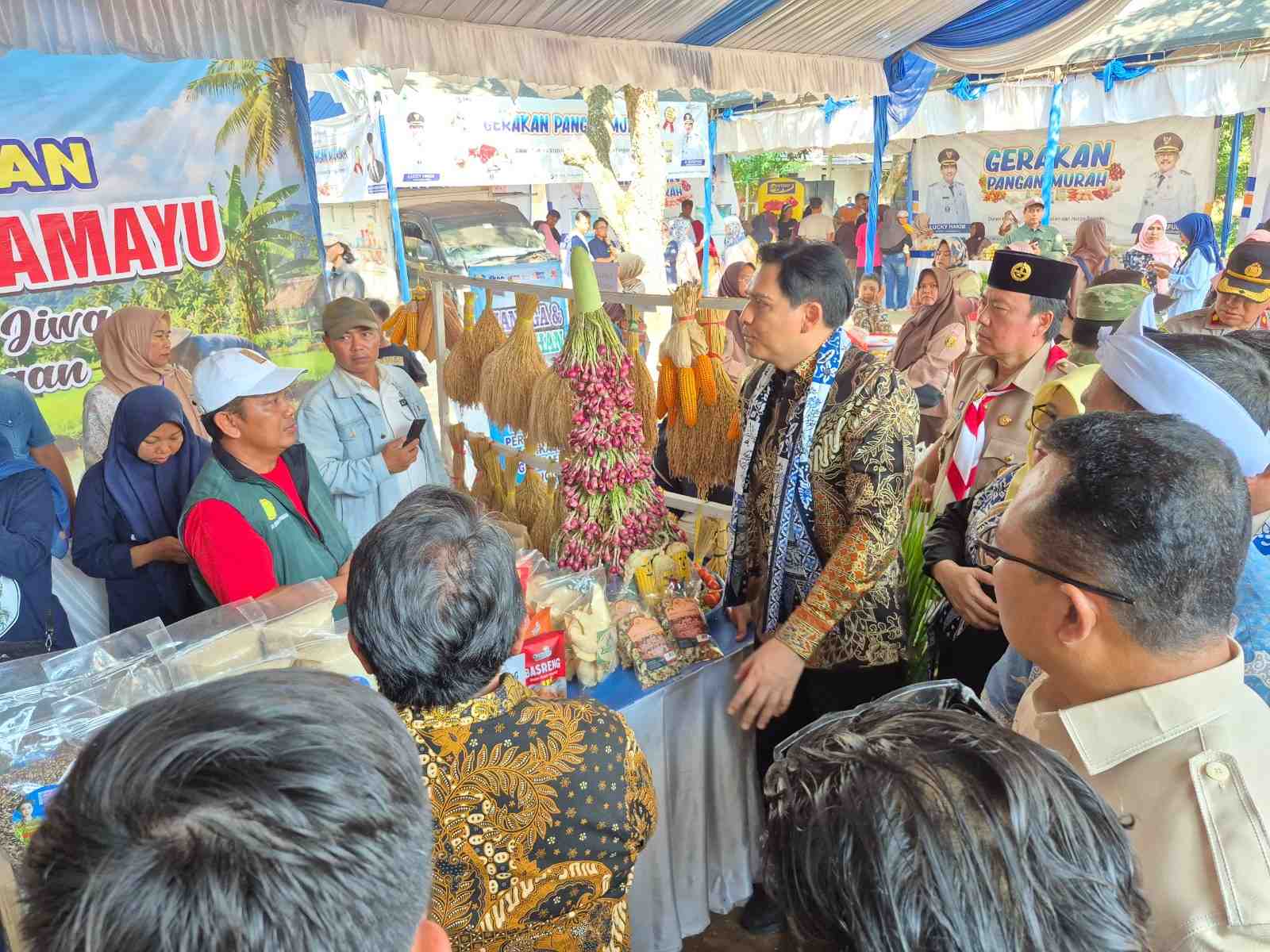 Dorong Petani Sejahtera, Pemkab Indramayu Berikan Bantuan Benih