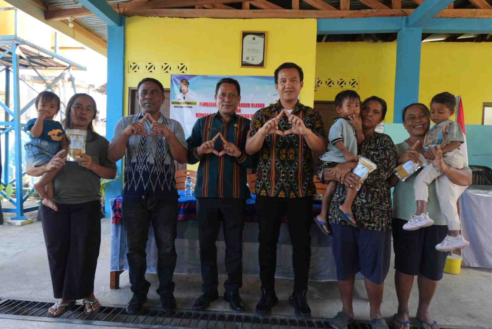 Wabup SBD Salurkan Bantuan Olahan Ikan untuk Perkuat Ketahanan Pangan dan Turunkan Stunting