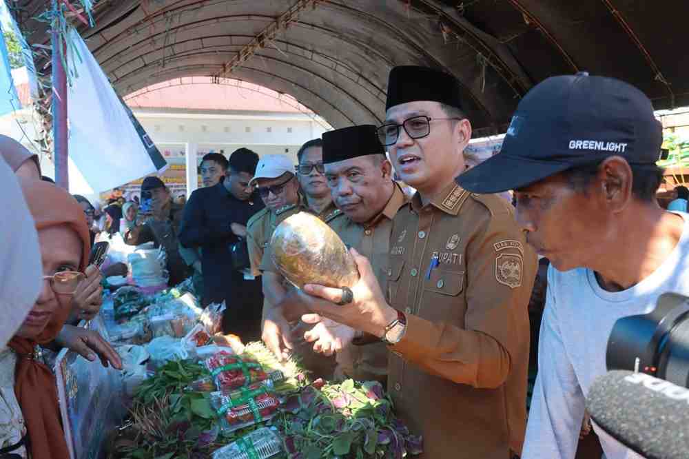 Kendalikan Inflasi, Pemkab Kolaka Gelar Pangan Murah dan Salurkan Bantuan Pupuk Organik