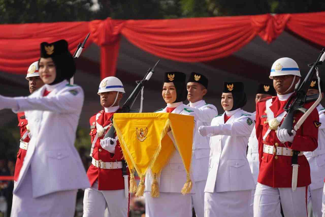 Sering Temani Ayah Jual Bubur, Raisa Kini Jadi Pembawa Baki Paskibraka Riau