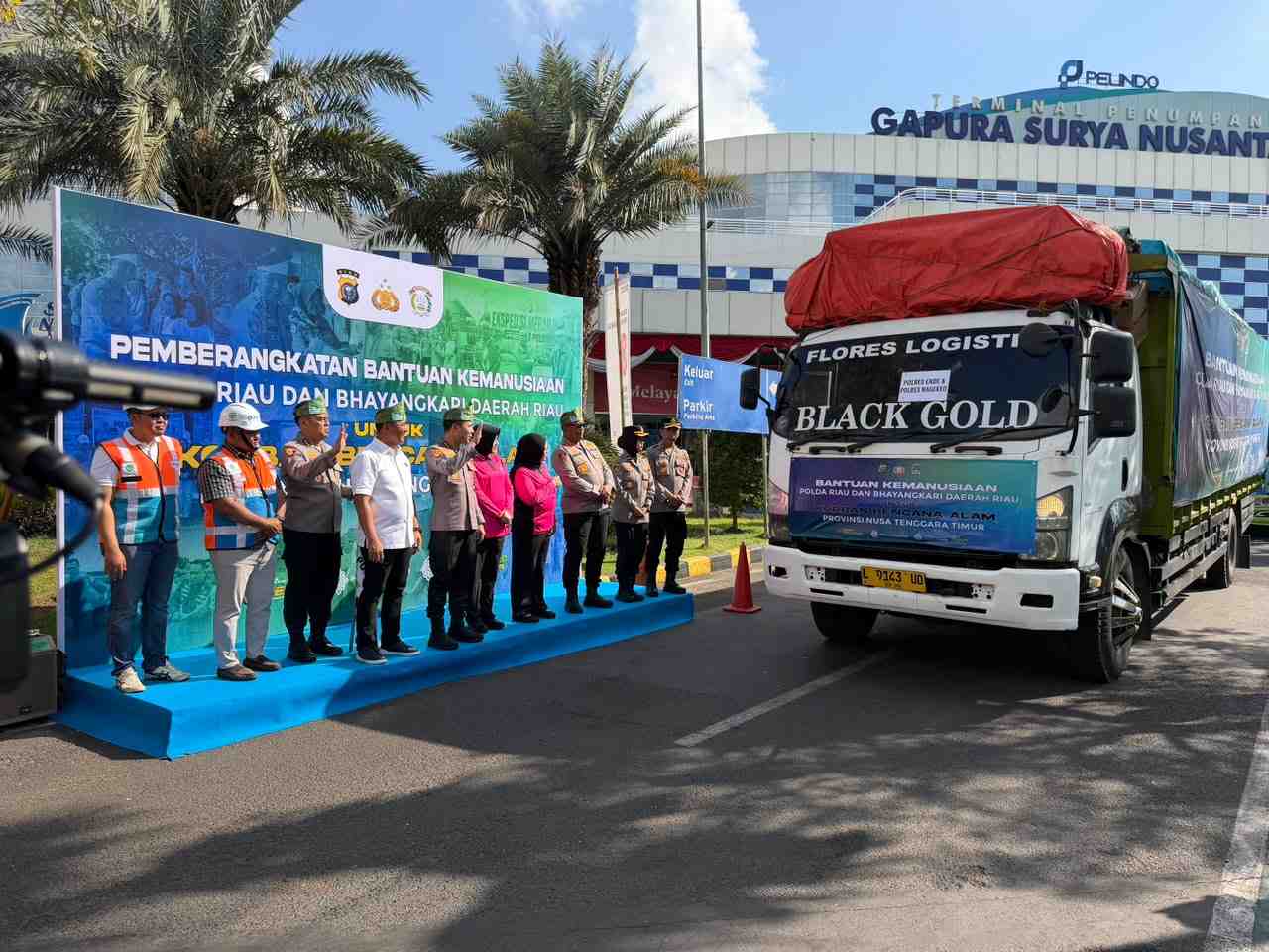 Polda Riau Kirim 60 Ton Bantuan untuk Warga Terdampak Bencana di NTT