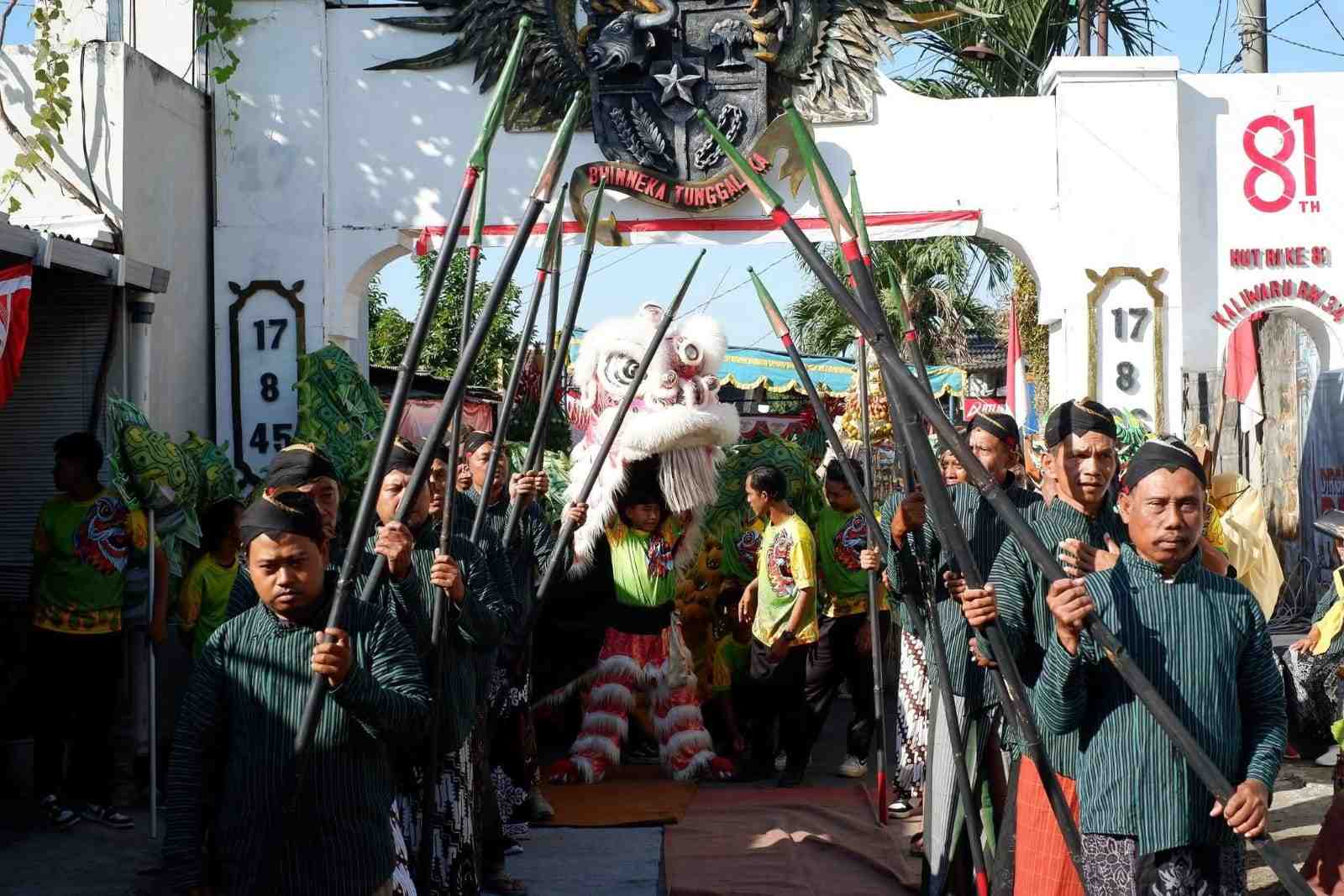 Kirab Budaya Kaliwaru Condongcatur Semarakkan HUT ke-81 RI dan Maulid Nabi