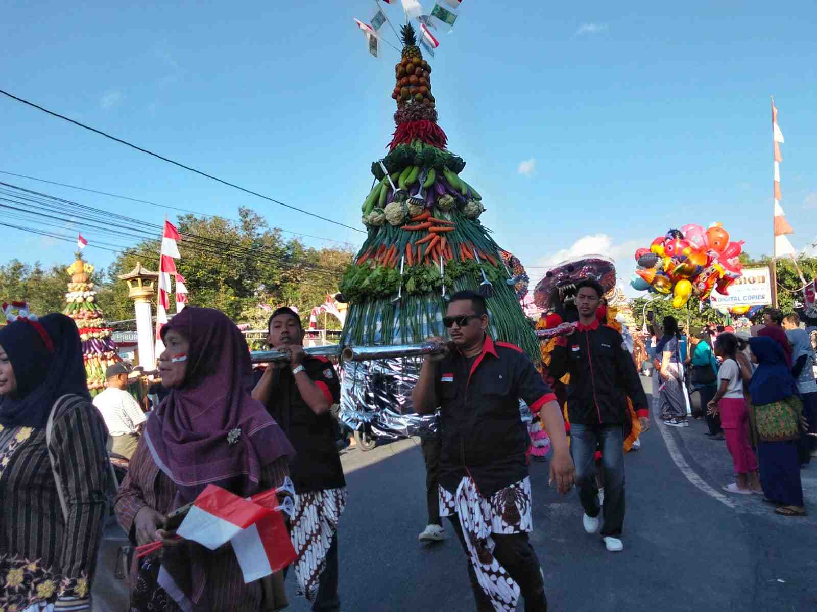Warga Jragung Sleman Gelar Kirab Budaya 7 Gunungan Semarakkan HUT ke-81 RI