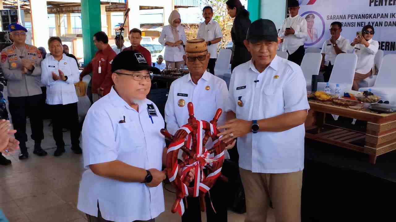  DKP Gorontalo Salurkan Bantuan Kapal hingga Asuransi Nelayan