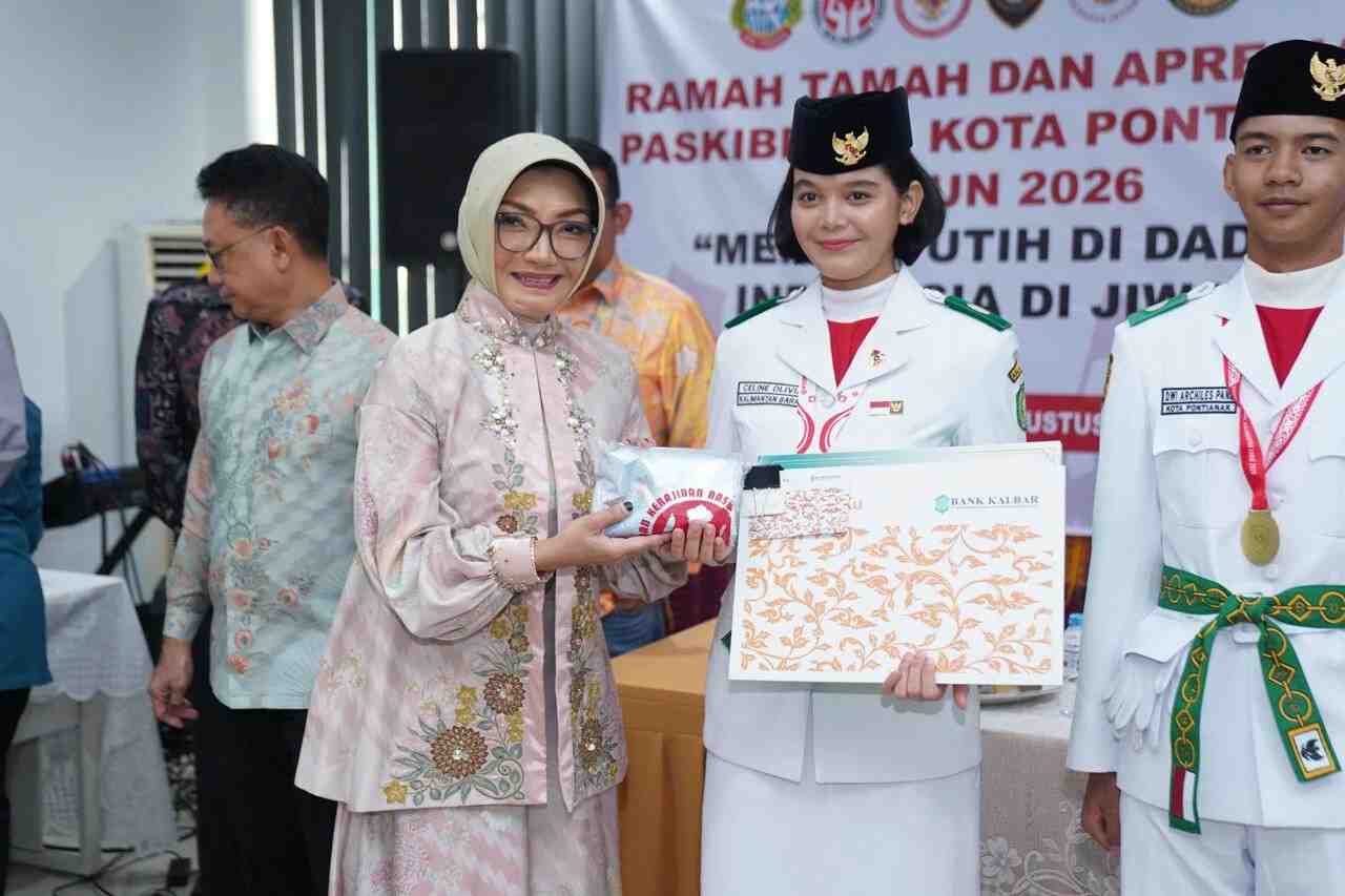 Dekranasda Pontianak Apresiasi Paskibraka, Beri Kain Motif Khusus Cerite Kote