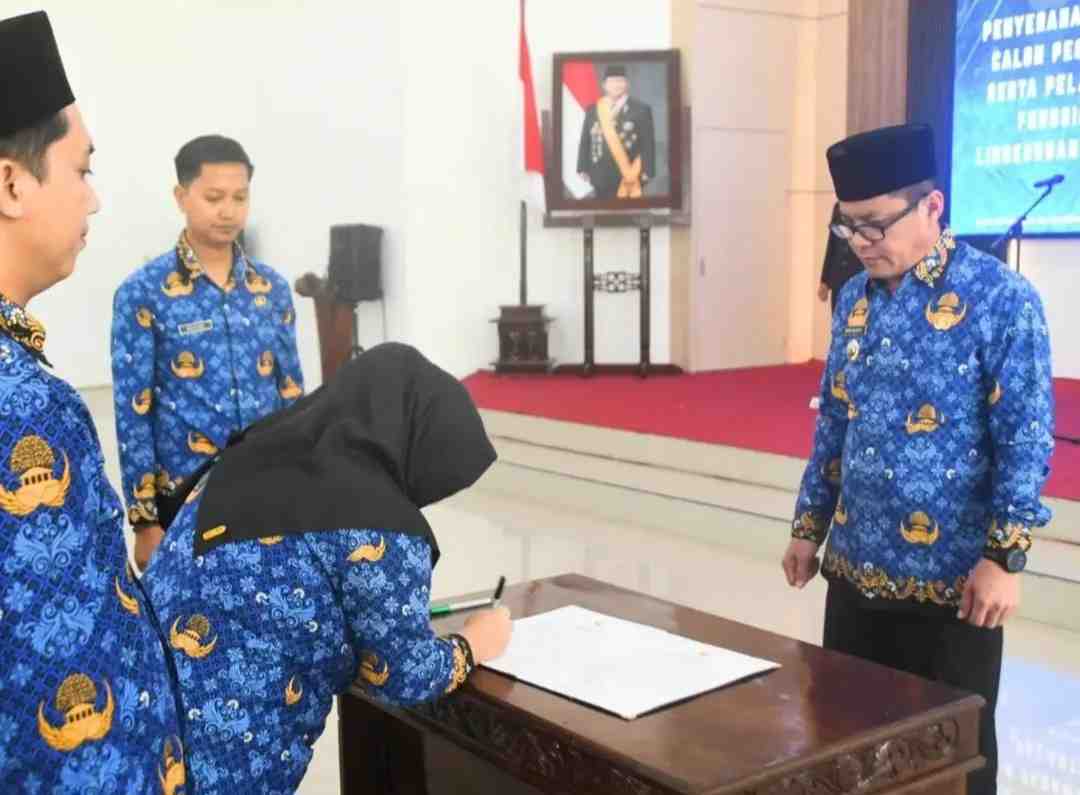 PNS Kayong Utara Diminta Buktikan Kinerja lewat Pelayanan Publik