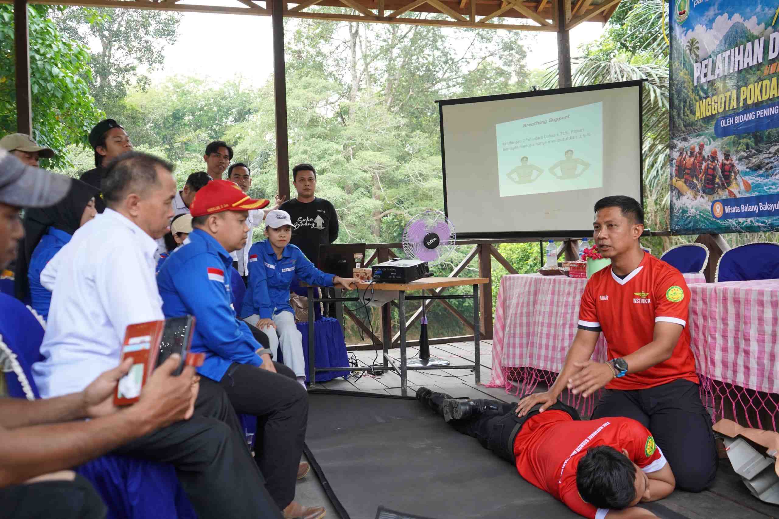 Disporapar Balangan Tingkatkan Kesiapsiagaan Pokdarwis Lewat Pelatihan Rescue