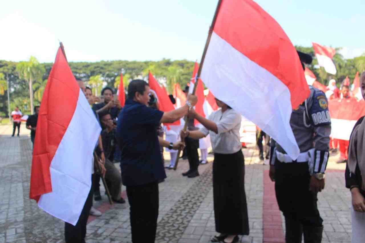 Wabup Parigi Moutong Canangkan Gerakan Pembagian Bendera Merah Putih
