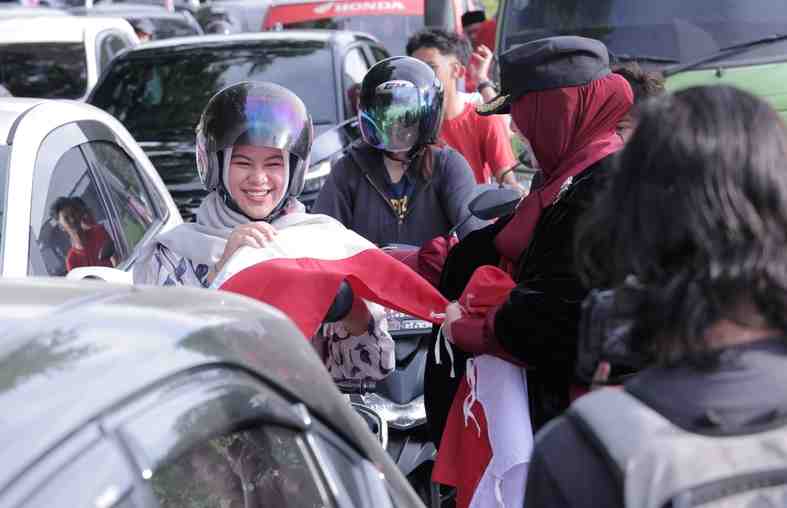 Merah Putih Menyapa Pengendara, Nyalakan Semangat Kemerdekaan RI di Banda Aceh