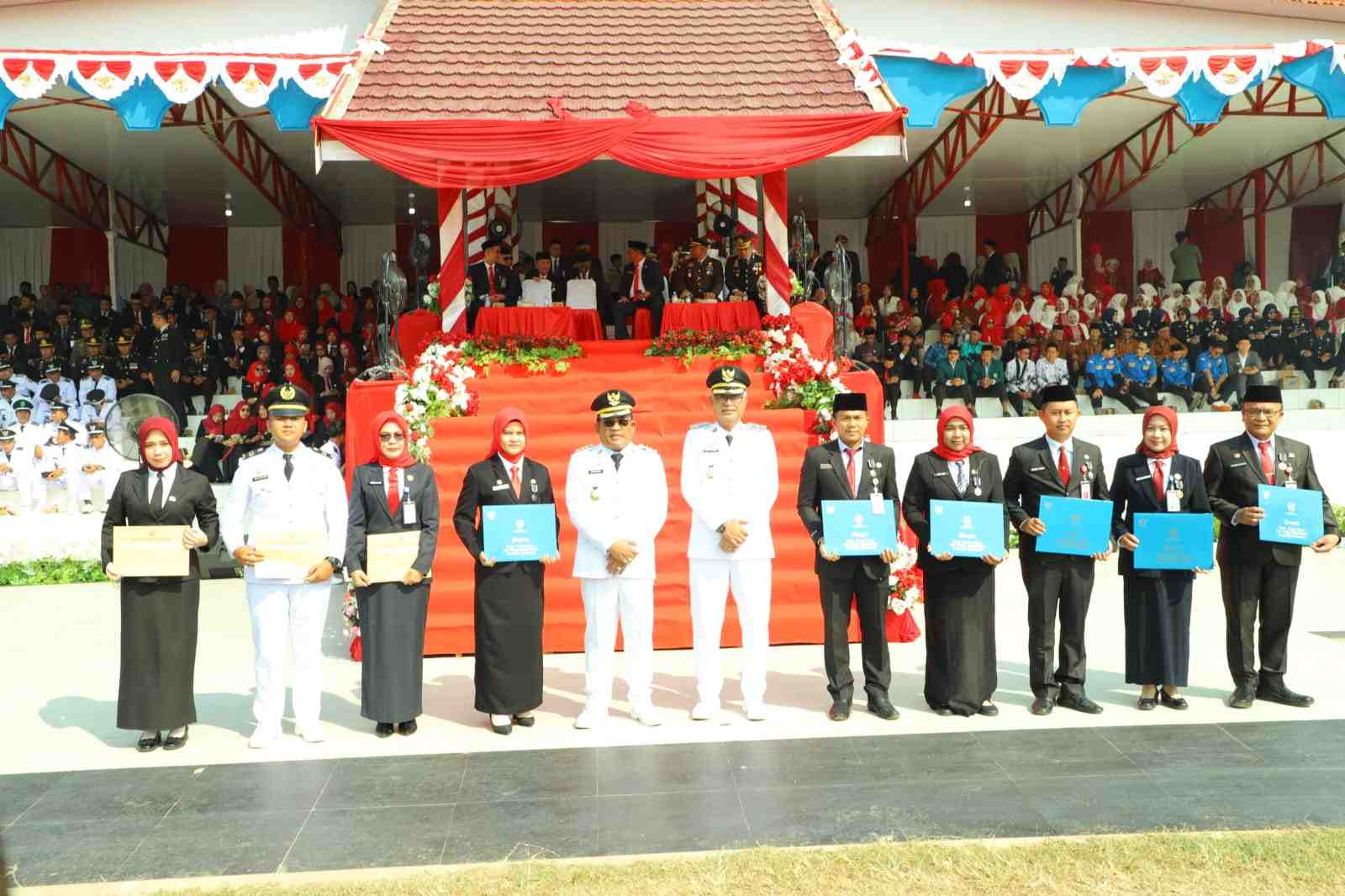  HUT ke-81 RI, Bupati HSU Berikan Penghargaan Satya Lencana 