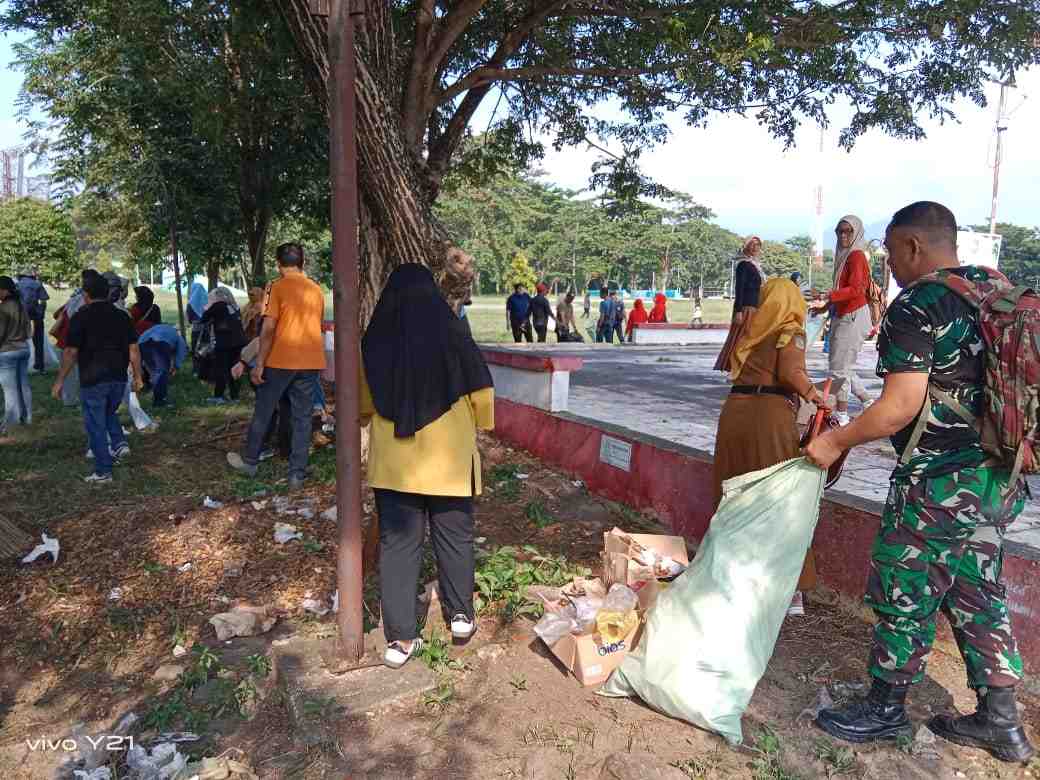 Pascaaksi 100 Menit Pungut Sampah, Lima Kecamatan di Parigi Moutong Bersih