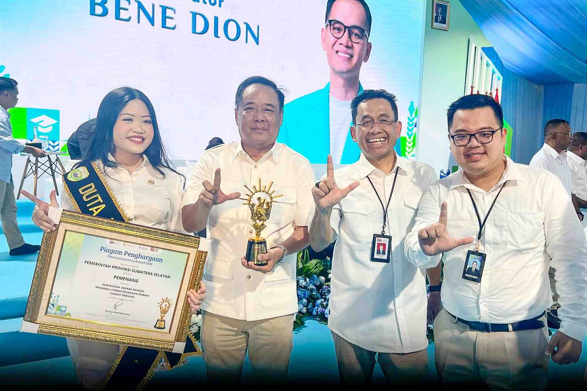 Komitmen Tingkatkan Literasi Keuangan, Pemprov Sumsel Raih Penghargaan OJK