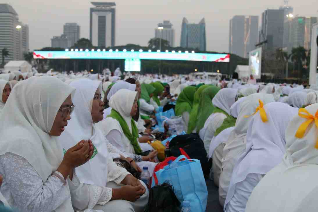 Ratusan Ribu Warga Padati Monas, Zikir dan Doa Kebangsaan Sambut HUT Ke-81 RI