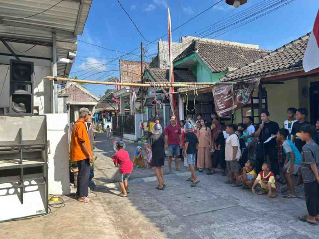 Tawa Pecah di Labruk Lor, Lomba Unik Warnai HUT ke-81 RI