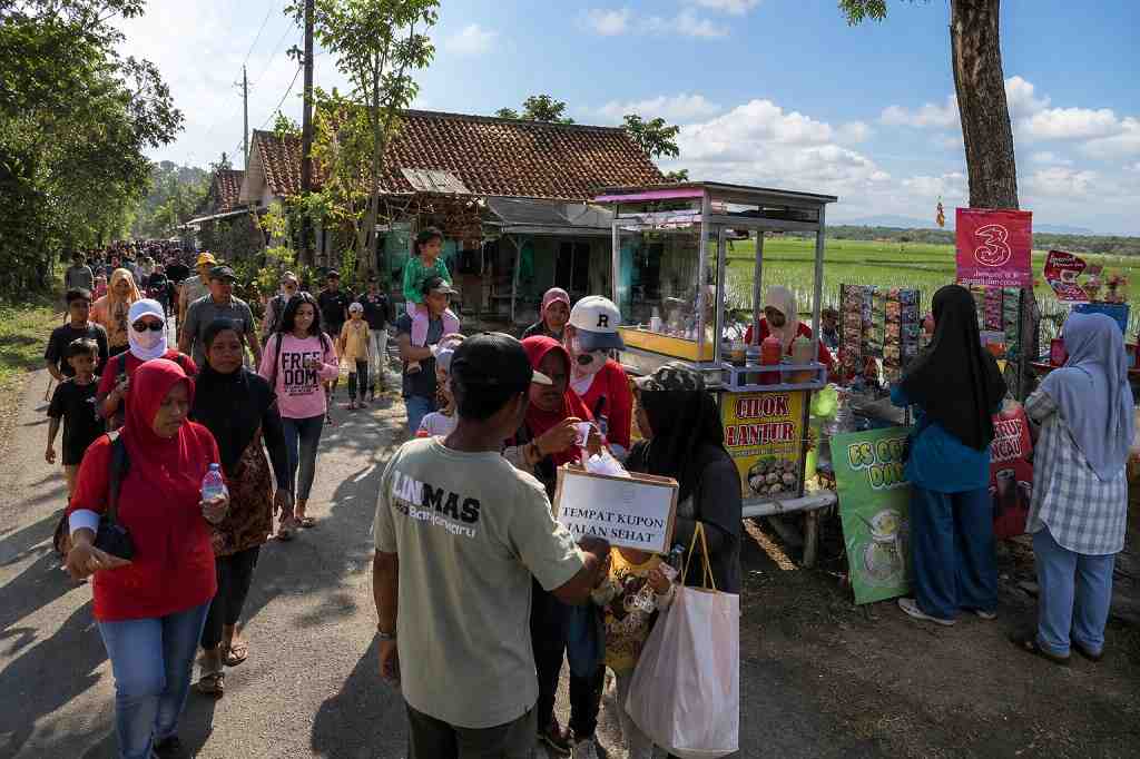 Jalan Sehat Okee Gas Hidupkan Ekonomi Warga Banjarwaru