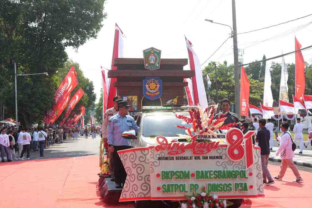 Dari Traktor ke Karnaval, Hasil Pertanian Lumajang Jadi Daya Tarik Parade