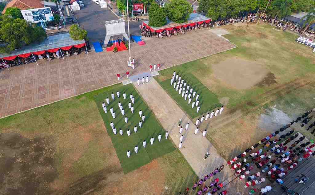 Pertama Kali, Paskibraka Batang Bentuk Angka 81 Saat Pengibaran Bendera HUT RI