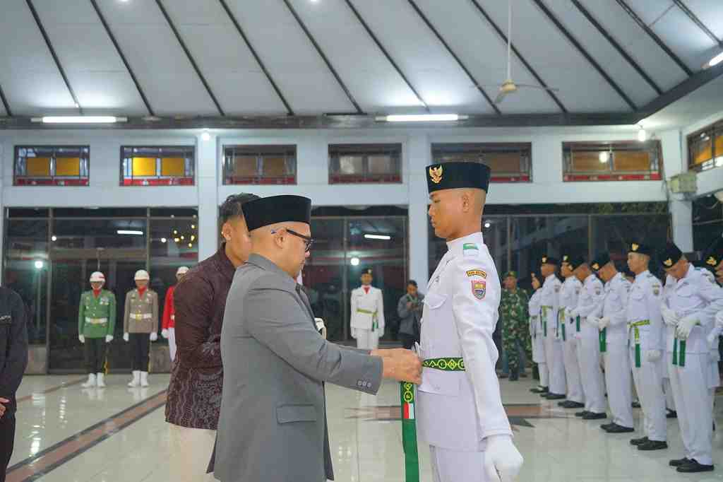 Resmi Dikukuhkan, 75 Paskibraka Batang Siap Kibarkan Sang Dwiwarna