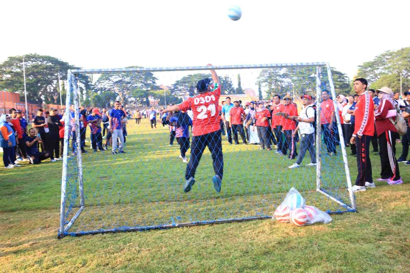 Estafet Belut hingga Adu Penalti Meriahkan HUT ke-81 RI di Kota Probolinggo