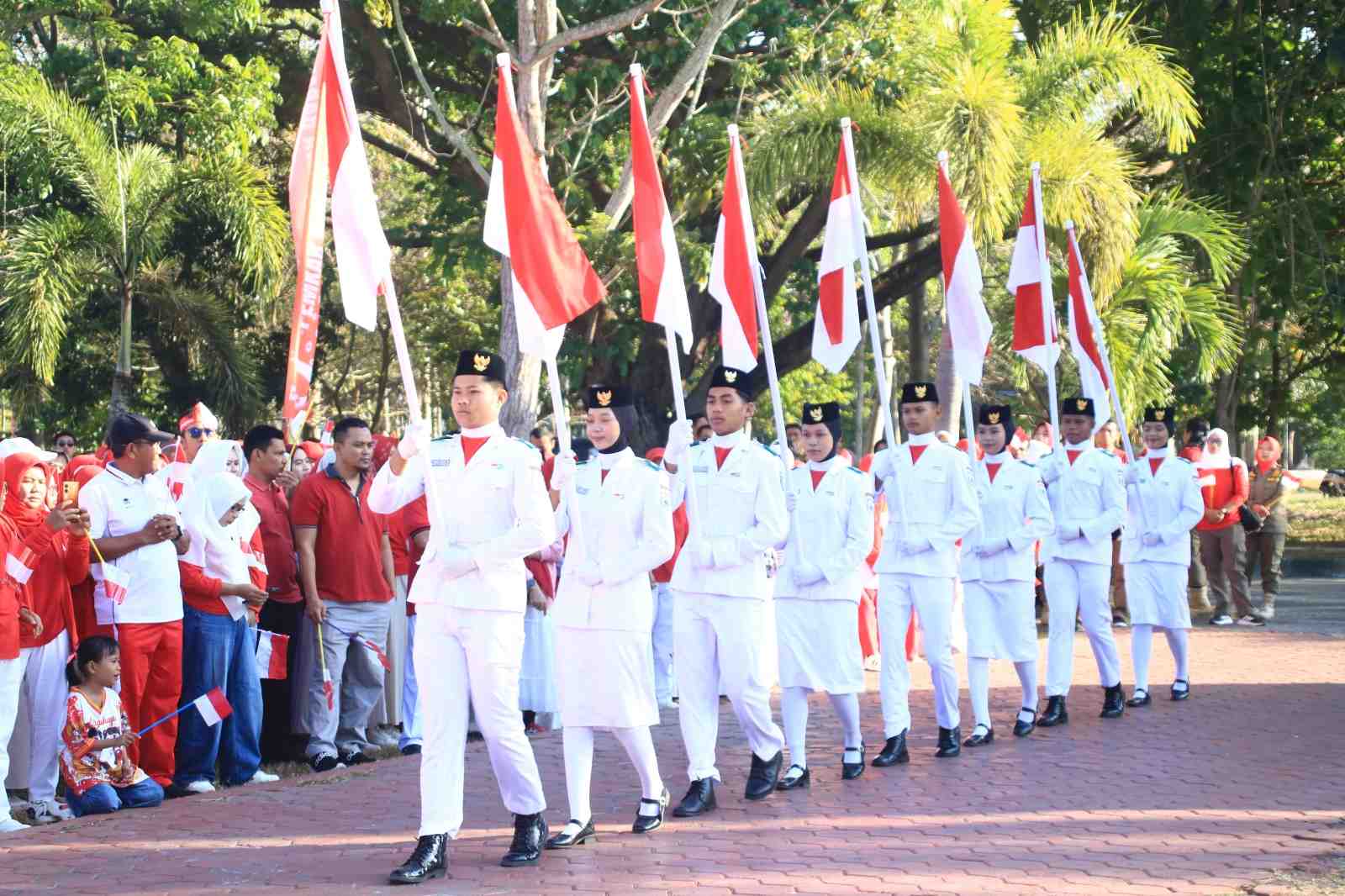 Mengibarkan Merah Putih Wujud Cinta Tanah Air