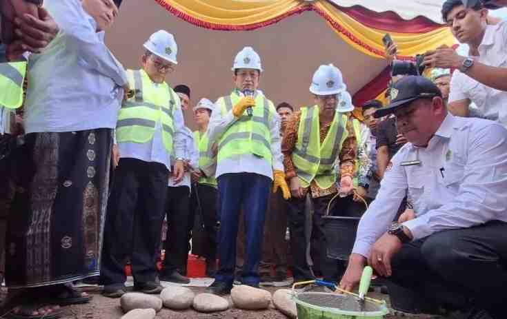 Menag Letakkan Batu Pertama Pembangunan Kembali MIN 5 Pidie Jaya