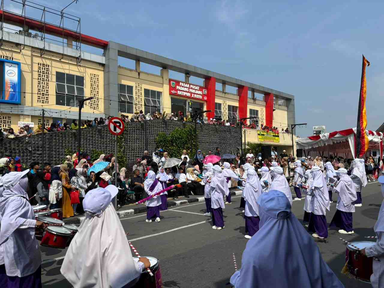 Lomba Drumband Jadi Ruang Pelajar Padang Panjang Kembangkan Kreativitas dan Kekompakan
