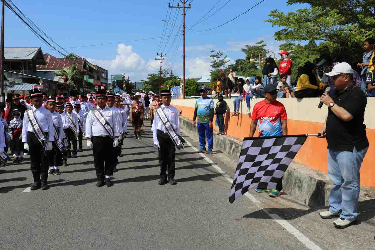 Lomba Gerak Jalan Banggai Kepulauan Tanamkan Disiplin dan Persatuan
