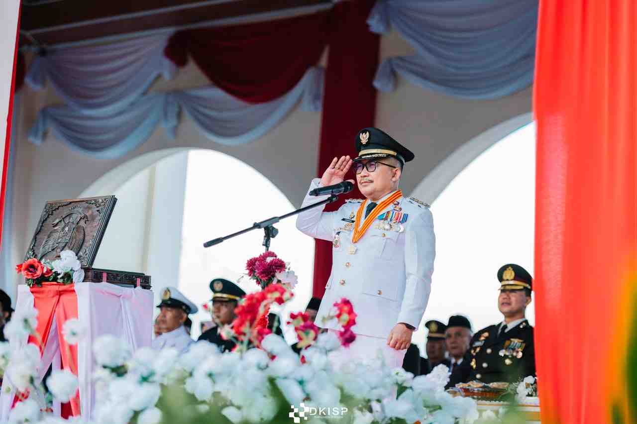 HUT ke-81 RI, Banggai Serahkan Penghargaan bagi ASN Berprestasi