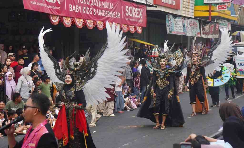 Karnaval Kemerdekaan di Kecamatan Bandar, Dorong Pendidikan dan Pariwisata