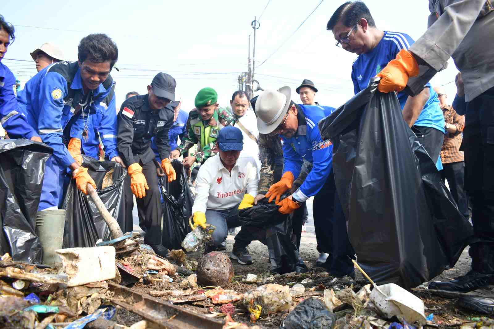 Semangat Beberes Dermayu: Aksi Nyata Peduli Lingkungan 