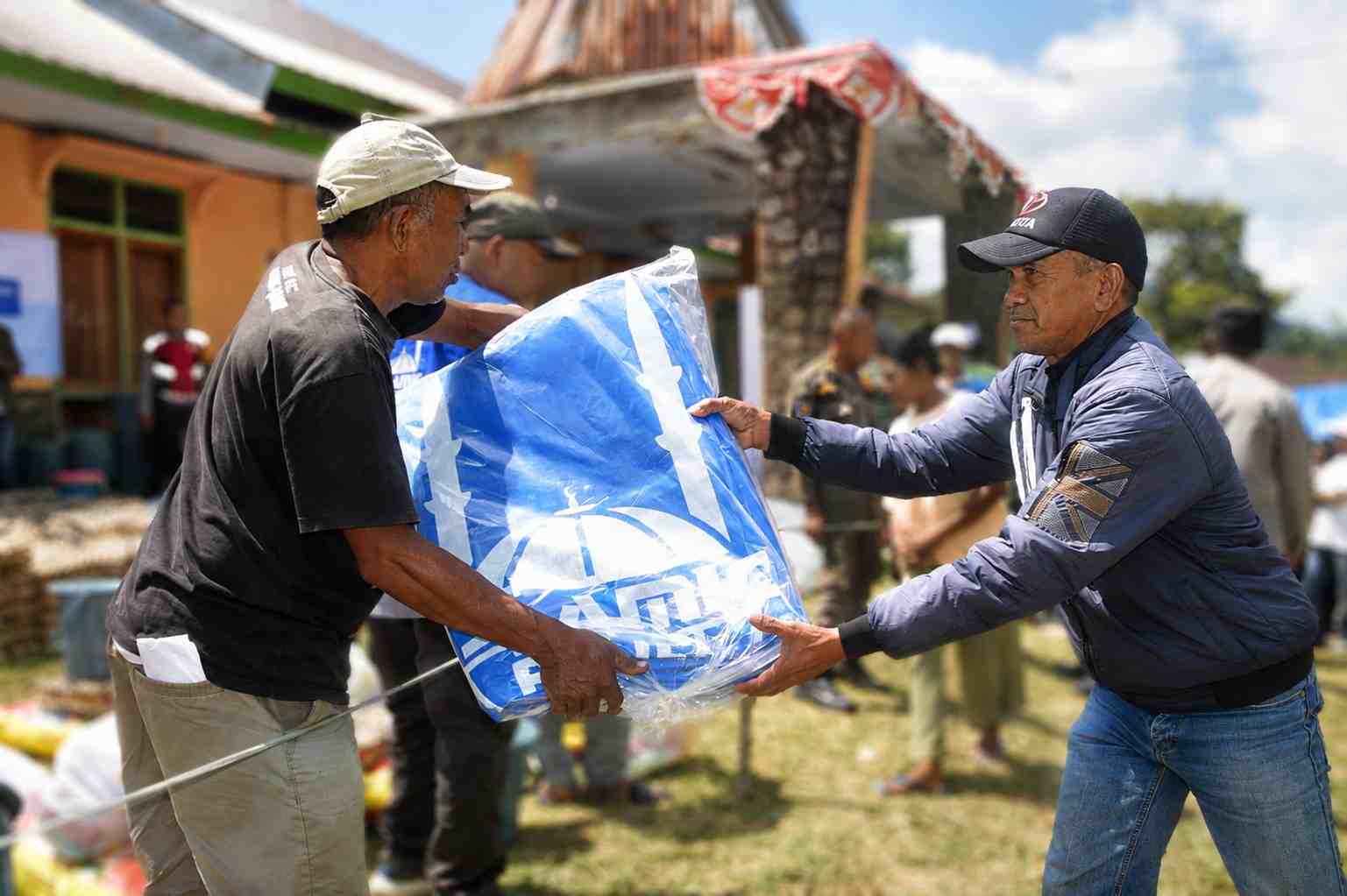Islamic Relief Indonesia Terus Salurkan Bantuan Gempa Flores ke Wilayah Sulit Akses