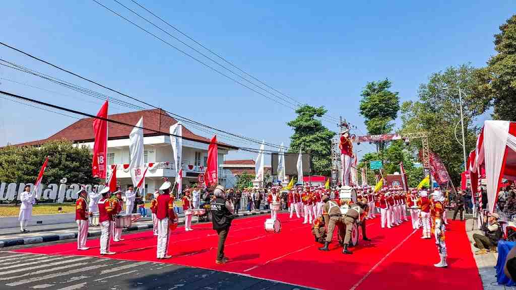 OPD Lumajang Kemas Pelayanan Publik Jadi Atraksi Karnaval