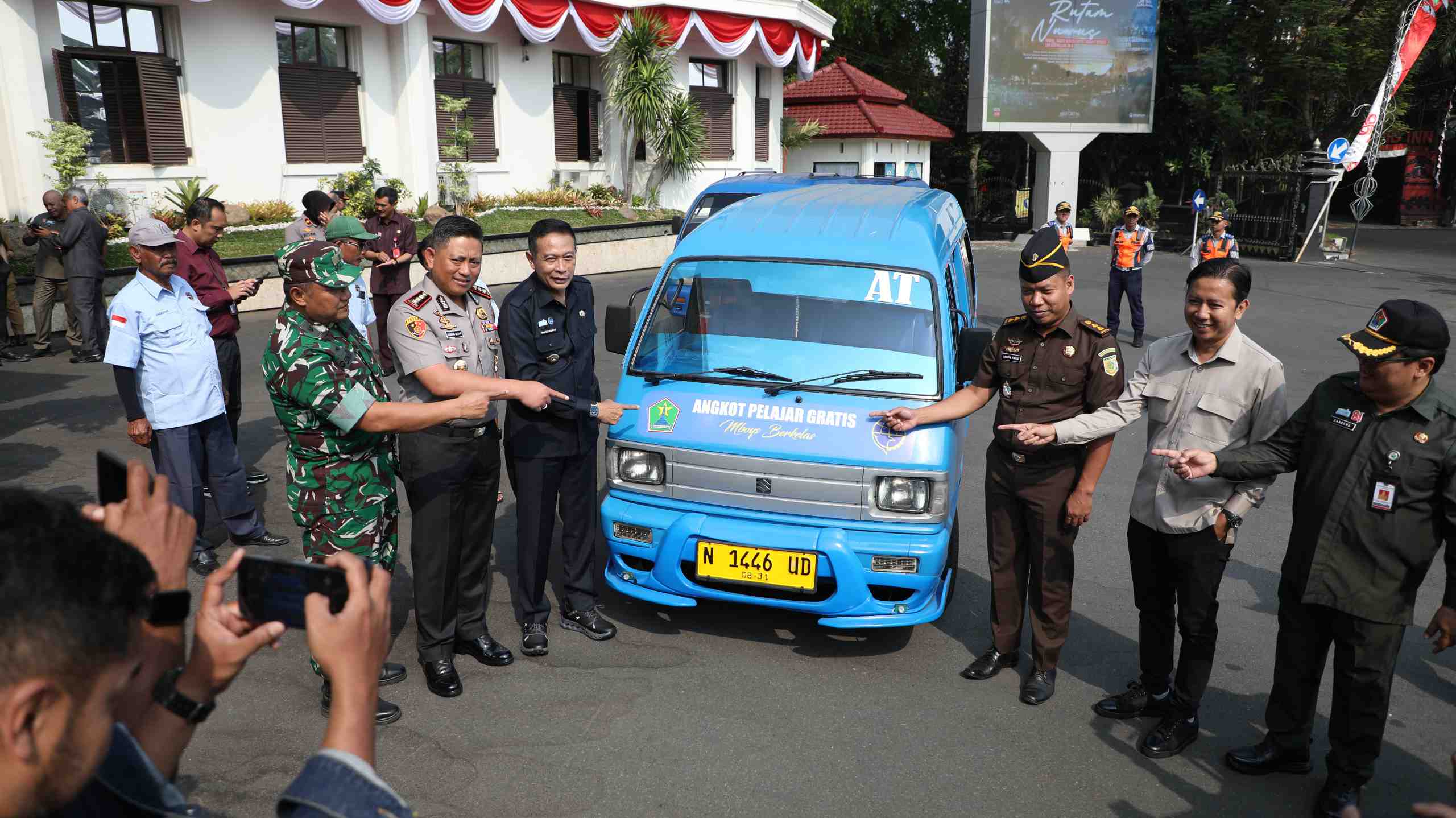 Pelajar Kota Malang Kini Bisa Naik Angkot Gratis, 66 Armada Mulai Beroperasi