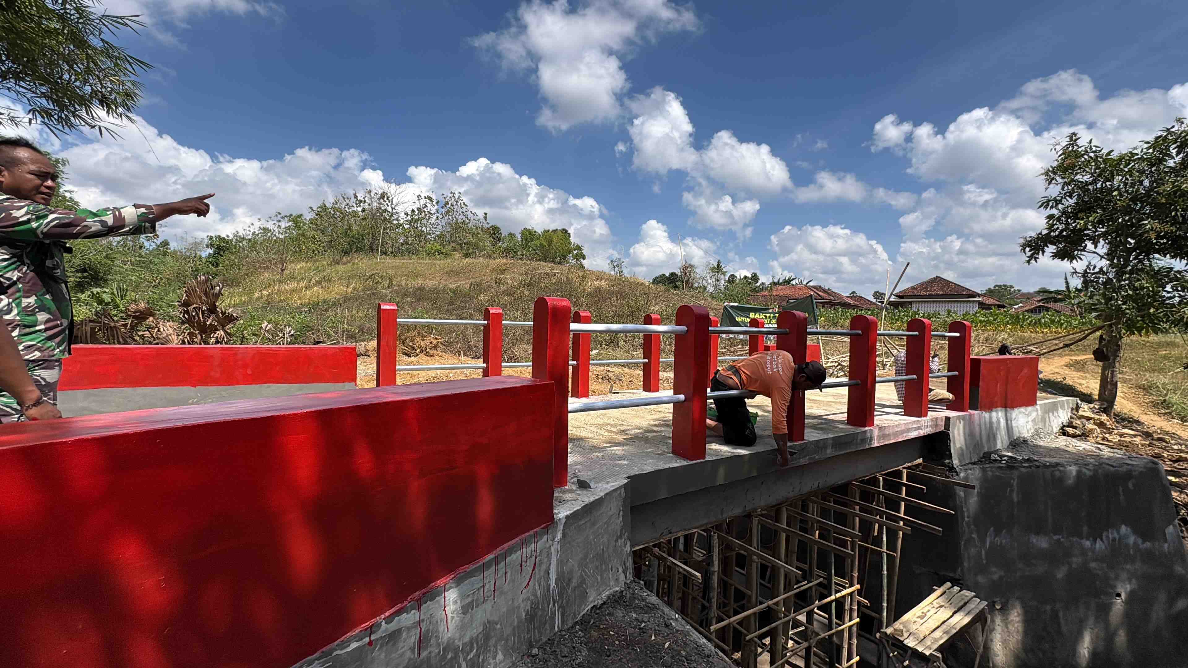 Pembangunan Jembatan Karang Sumenep Masuki Tahap Akhir