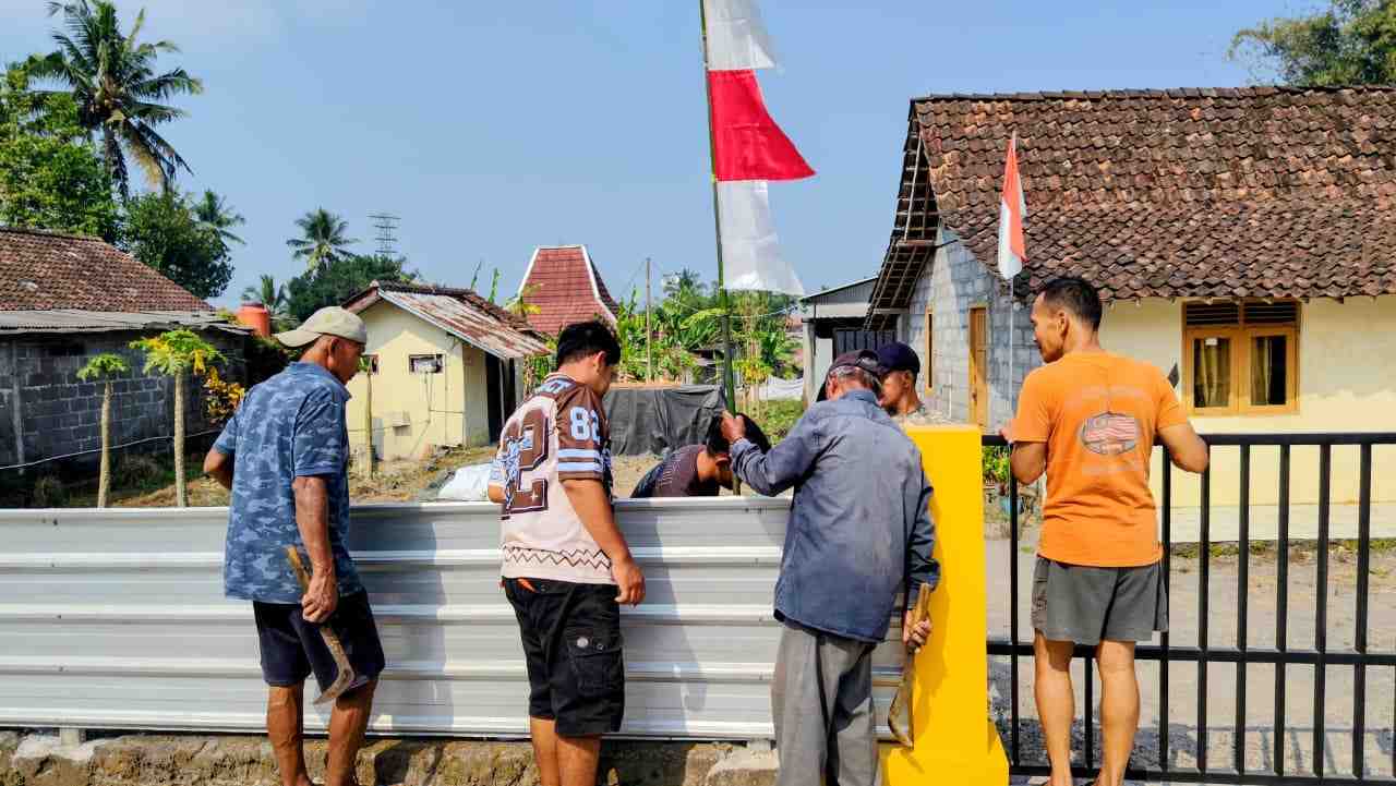 Warga Sedogan Tempel Kerja Bakti Sambut HUT ke-81 RI