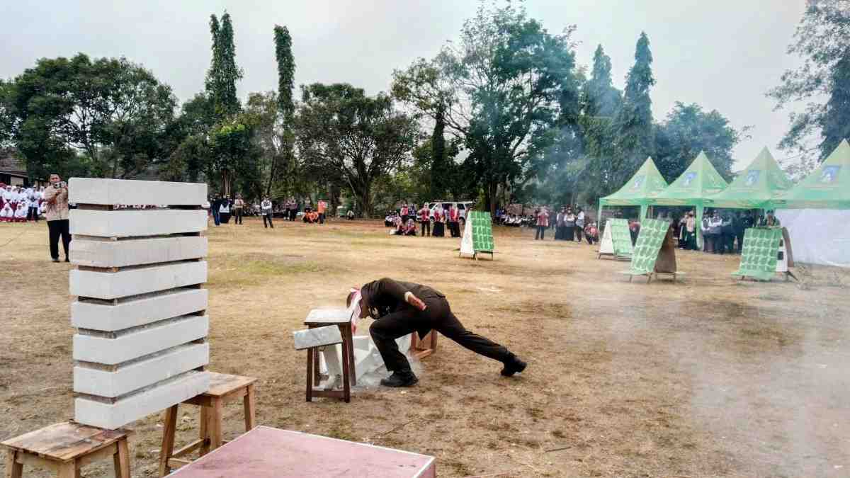 Danramil Tempel Tampilkan Atraksi Bela Diri Semarakkan HUT ke-81 RI