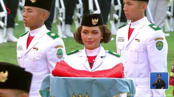 Neeltje Deliana, Pembawa Baki Bendera Merah Putih di Upacara Penurunan Bendera