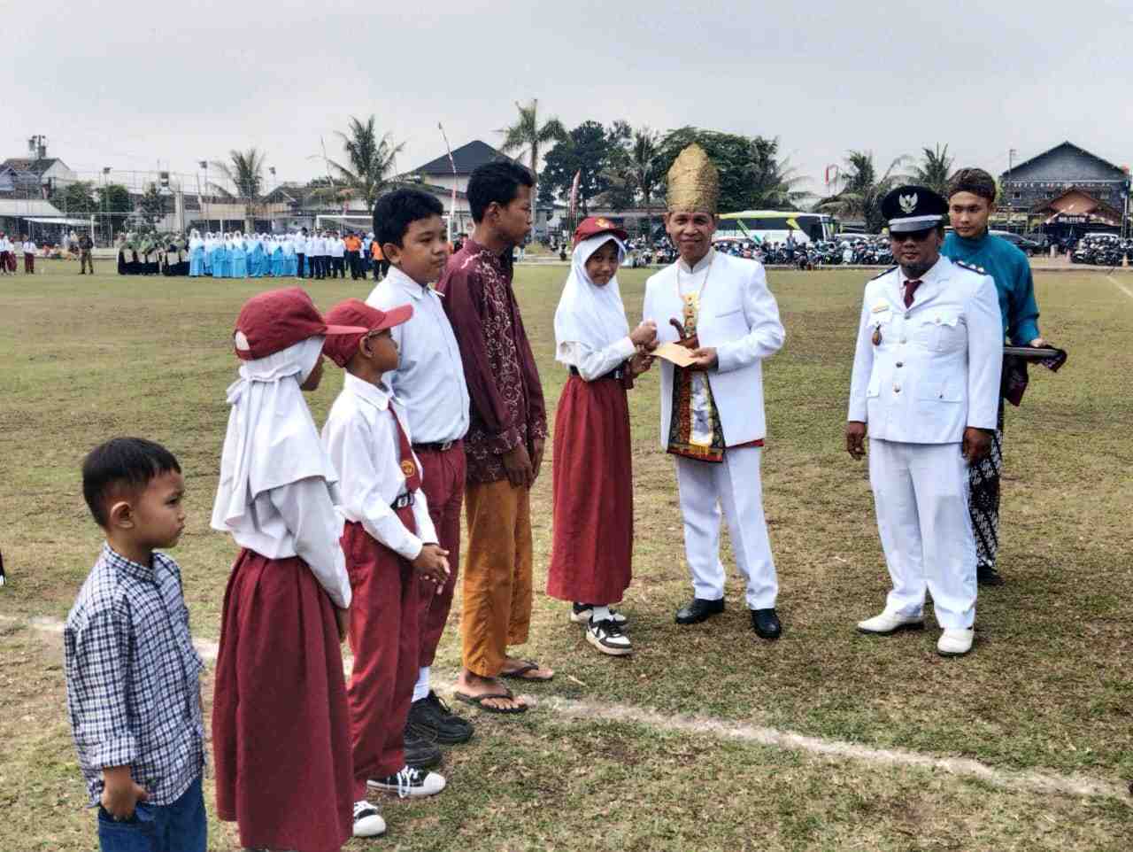 Kapanewon Gamping Salurkan Bansos untuk Anak Yatim dan Dhuafa